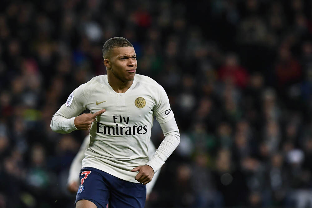 效率不高！阿门半场7中2仅拿5分5板1助 3失误